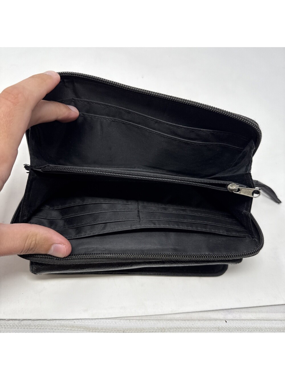 Kenneth Cole Reaction Black Wallet - Picture 3 of 3